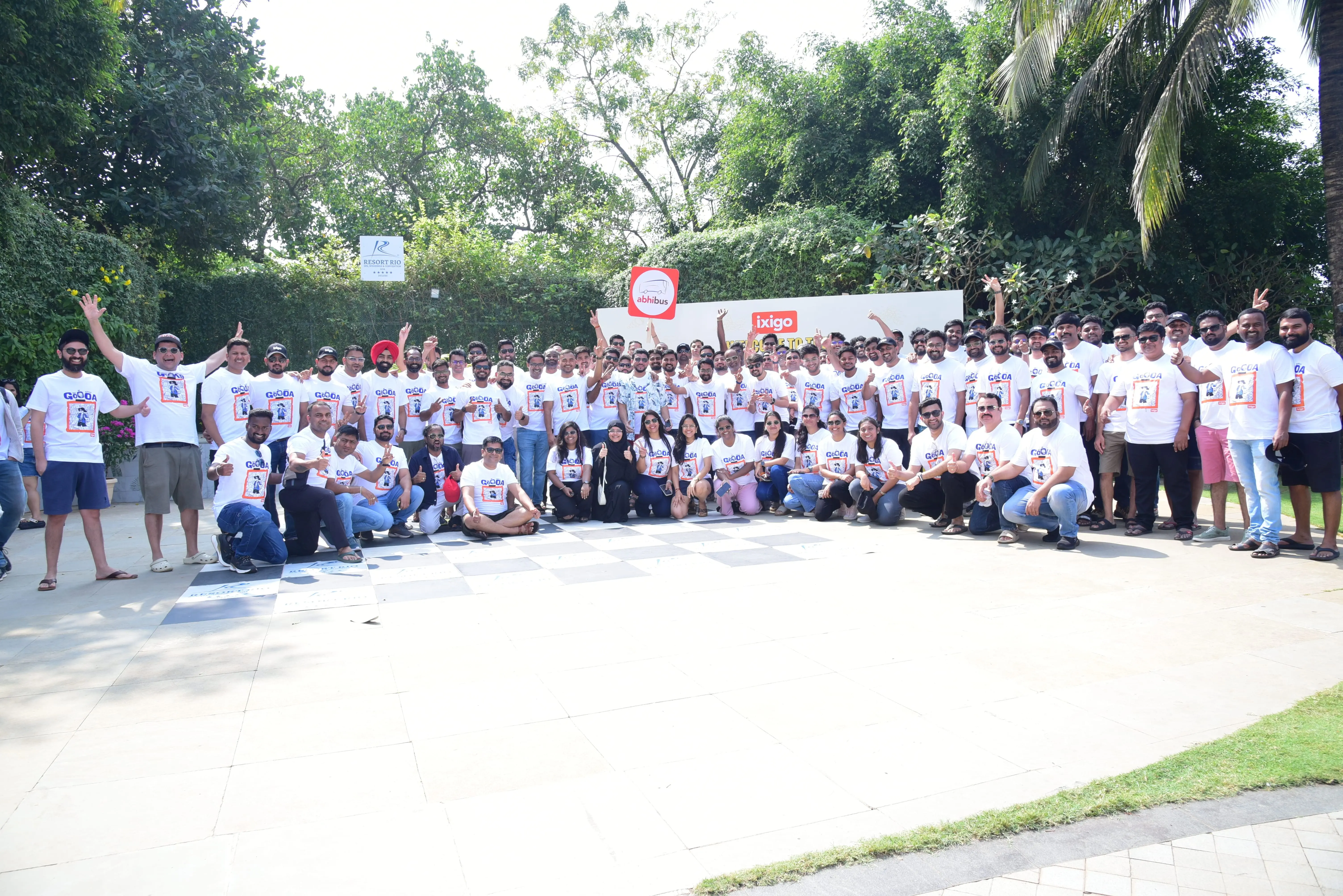 ixigo and AbhiBus team